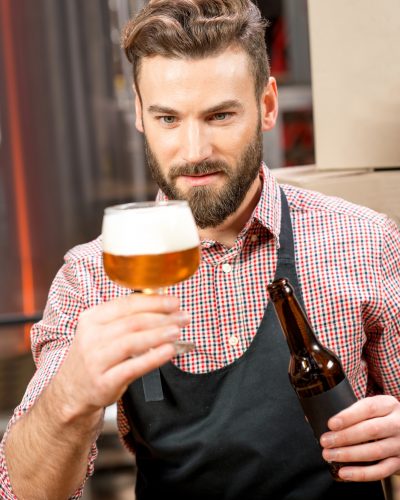 Brewer expertising beer